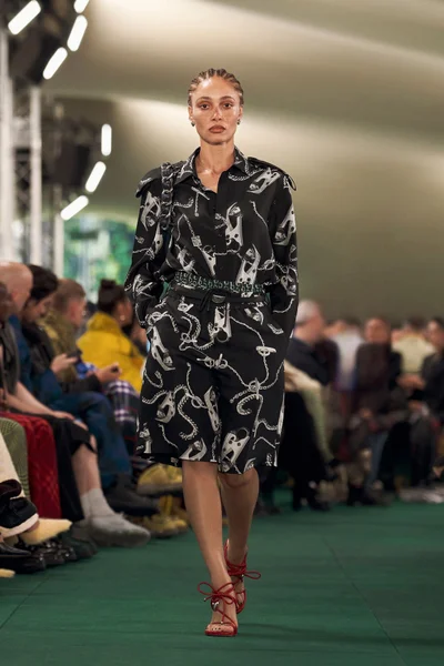 Look 18